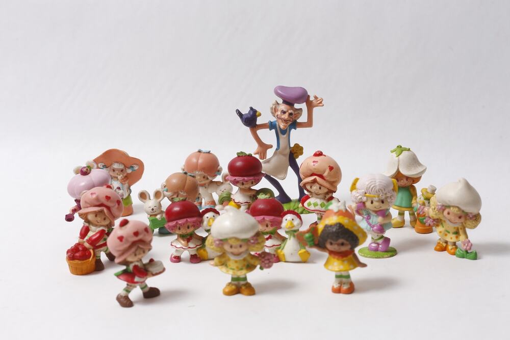 1980s Strawberry Shortcake Deluxe Miniature Toy Lot FLAWED ~ 260826-WH 1309